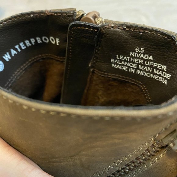 LIKE NEW Blondo waterproof ankle booties - Picture 7 of 12